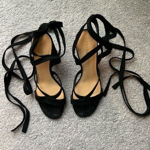 Ivanka Trump black velvet high heels with laces